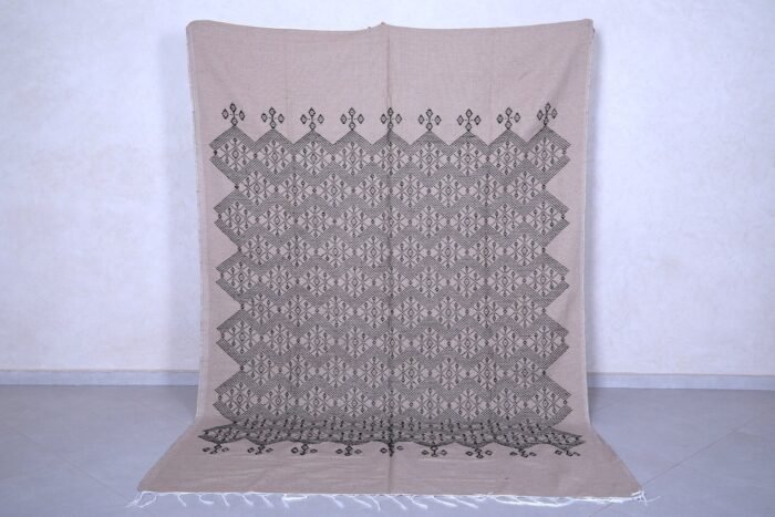 Moroccan blanket – 6.2 x 9 feet – handwoven kilim in beige and black – handmade kilim rug or throw