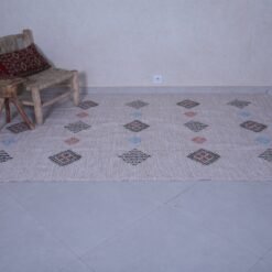 Moroccan kilim rug – handwoven Berber carpet in colorful bohemian pattern – 5.5 x 9.1 feet