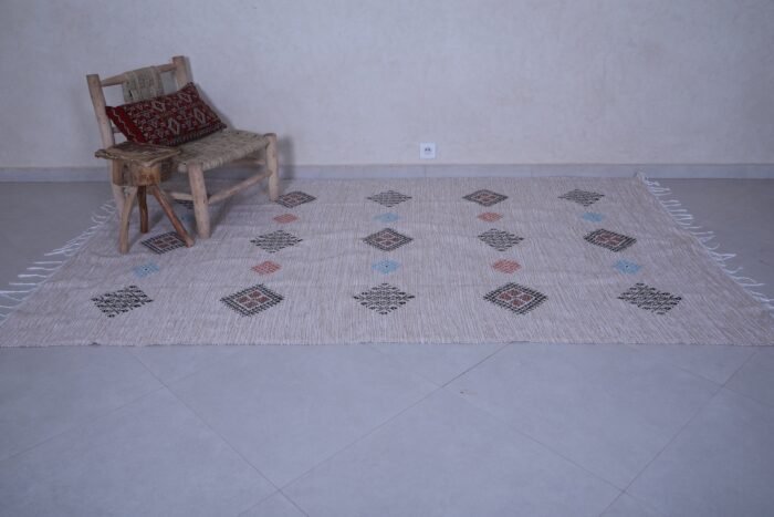 Moroccan kilim rug – handwoven Berber carpet in colorful bohemian pattern – 5.5 x 9.1 feet