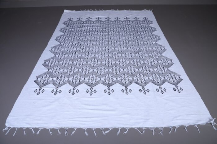 Moroccan kilim rug – detailed weave and border pattern in black and white