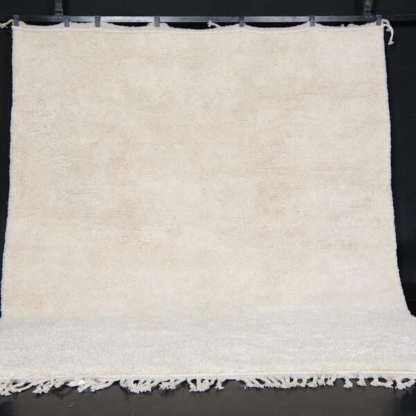 Handmade Moroccan ivory wool rug in Beni Ourain style, crafted from 100% natural lamb wool with a soft creamy tone – perfect for modern, minimalist, and boho interiors
