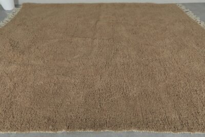 highlighting thick natural wool fibers and hand-knotted craftsmanship of Warm Caramel Brown Moroccan Rug